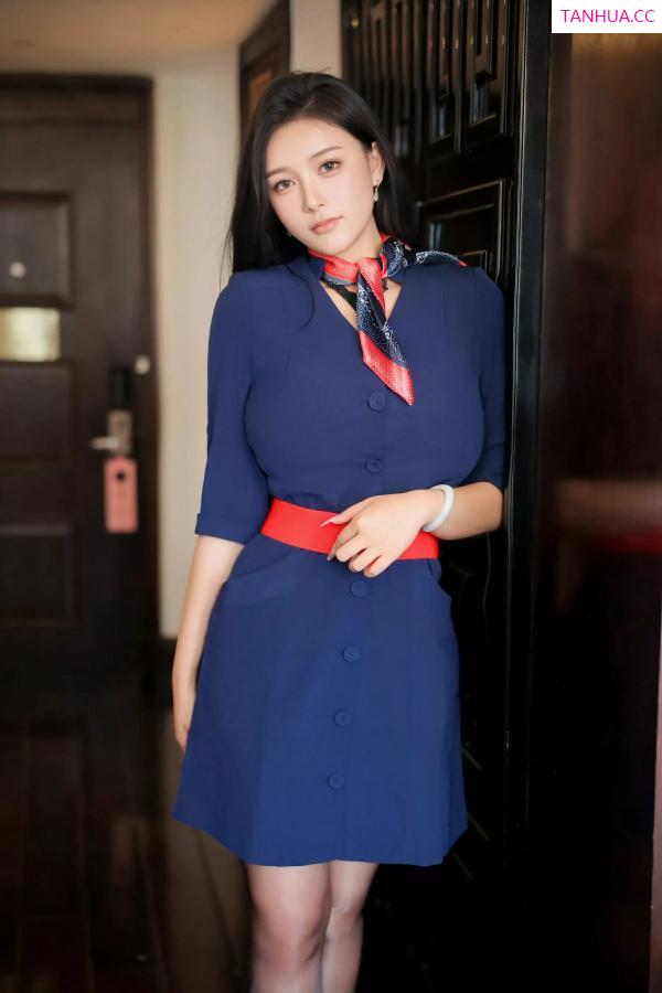 小娜比  [XiuRen]高清写真图 2025.06.06 No.10371 娜比 空姐制服第2张图片